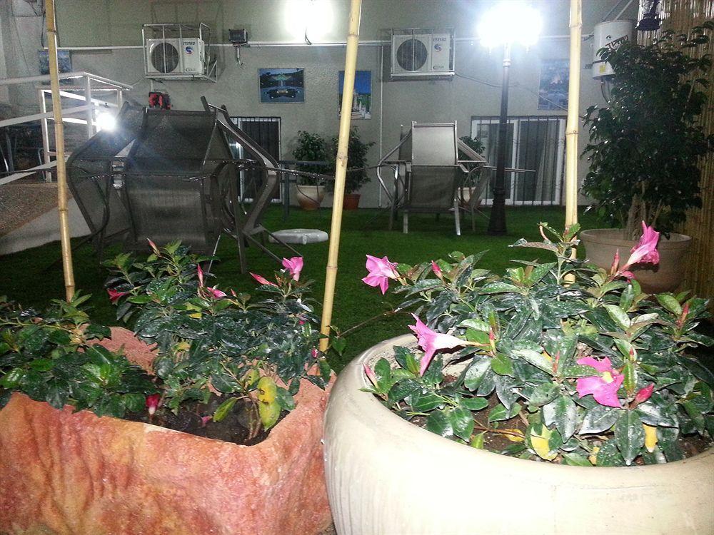 Zimmer Garden Haifa Exteriör bild