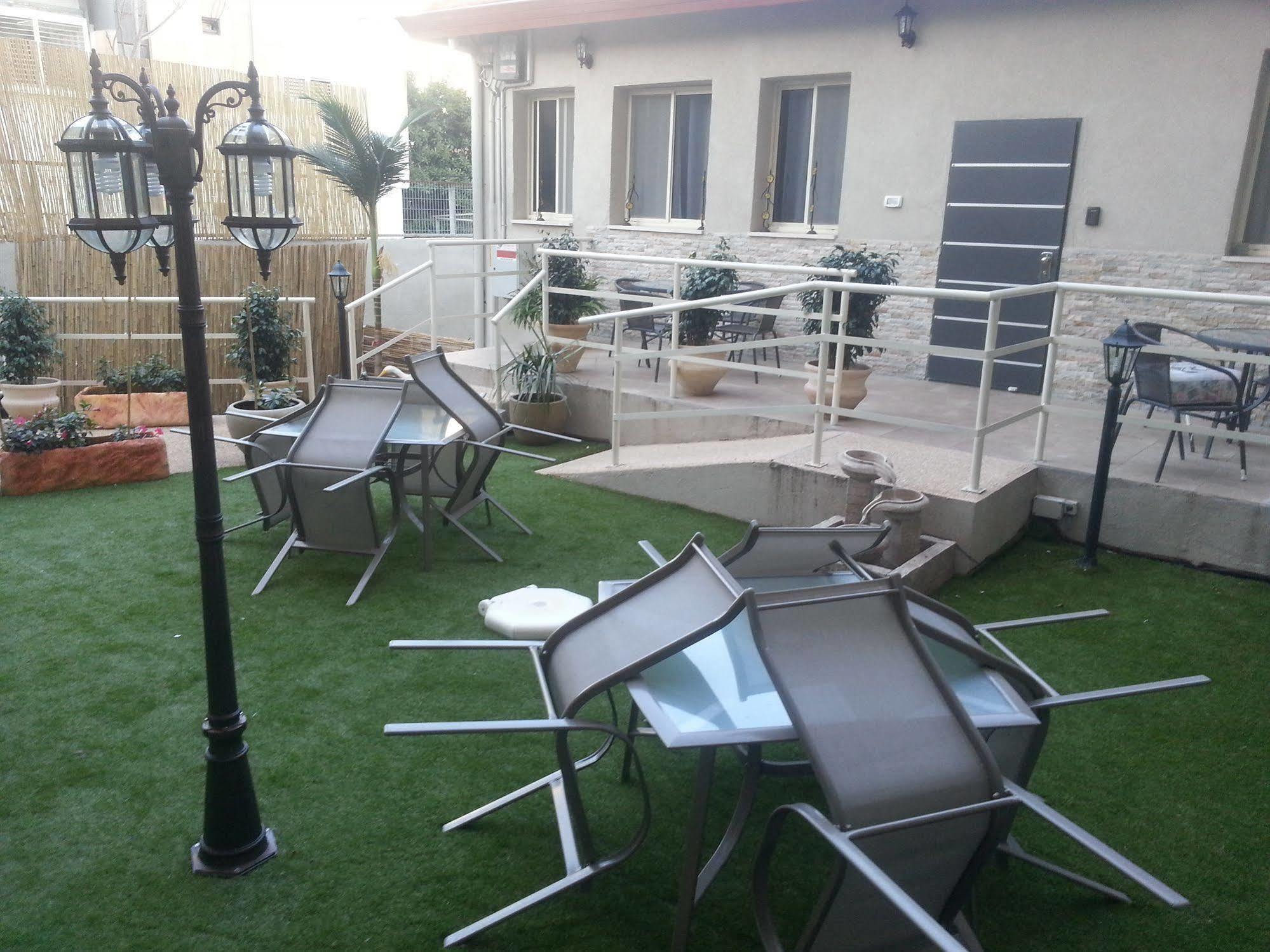 Zimmer Garden Haifa Exteriör bild